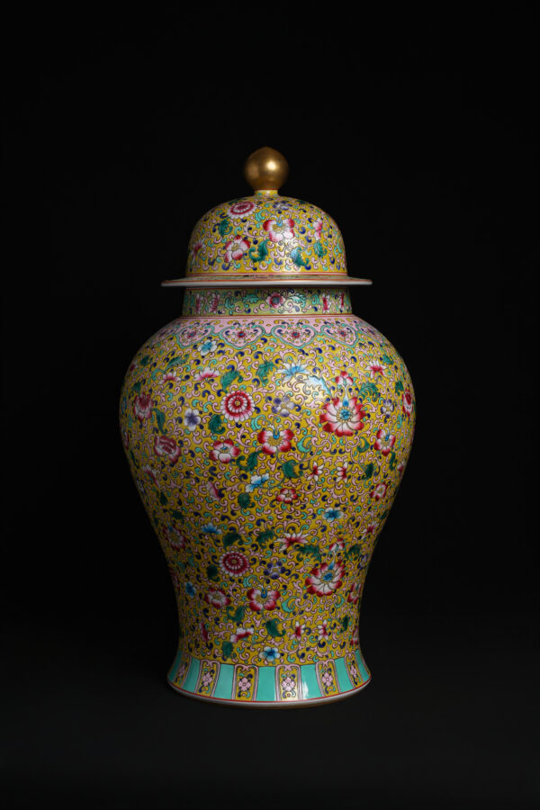 (From an Old Collection)Yellow-ground Imperial Porcelain Scroll-Decorated Pattern with Buddhist Symbol and Gilded Lidmedal Pot
