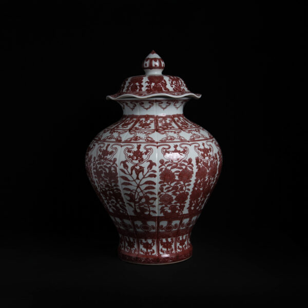 (From an Old Collection)Glazed Red Enamel Scroll-Decorated Floral Pattern Square-Flanged Lotus Leaf Covered Pot
