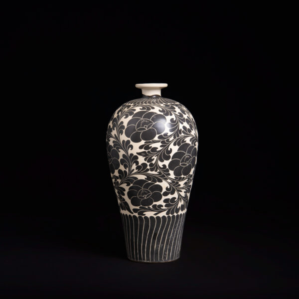 (From an Old Collection)Magnetic Kiln Pottery with Carved Decorations and Scroll-Style Floral Patterns