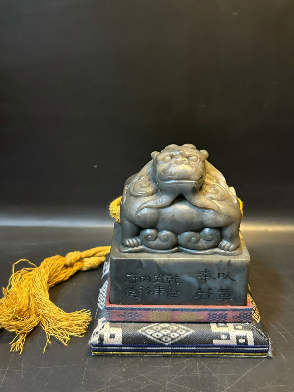 Shoushan Yuetai Stone Figurine Official Seal