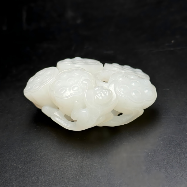 Huatan Yuleng (a type of jade resembling a lotus seed)