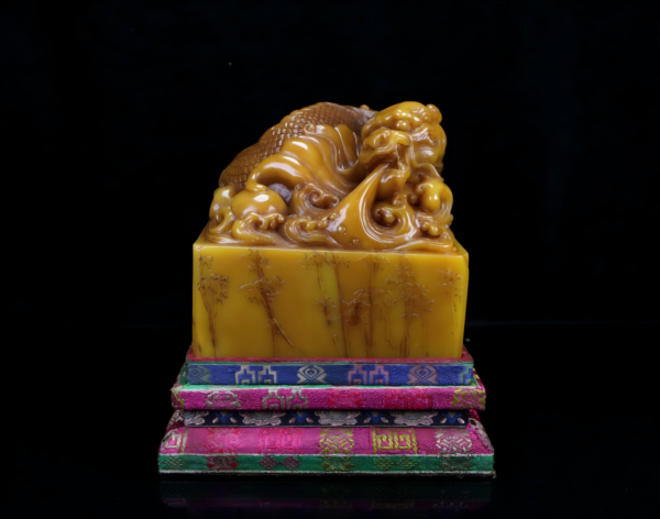 Tianhuang Stone Tianhuang Fuzzy Dragon Fish Seal Art Piece