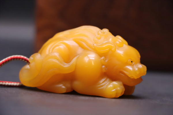 Tianhuang chicken yellow oil-yellow hand-carved beast piece