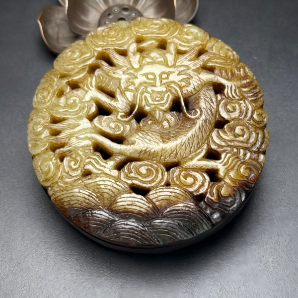 Huating Jade Dragon-shaped Belt Clasp