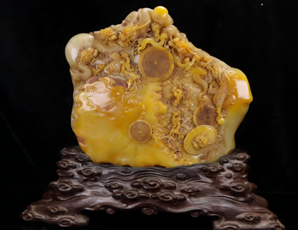 Tianhuang stone gold-inlaid silver dragon flying through the prosperous times decorative piece