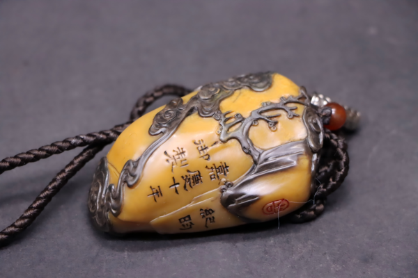 Tianhuang Crow Skin Pendant