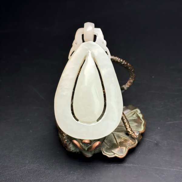 Huating jade drop-shaped jade pendant