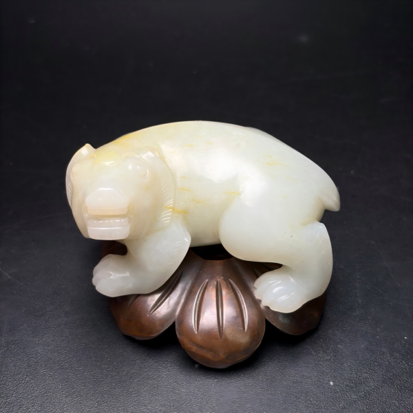 Heitan Jade, Prone-lying Jade Bear