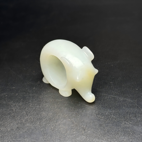 Heitan jade Taiping has an elephant.