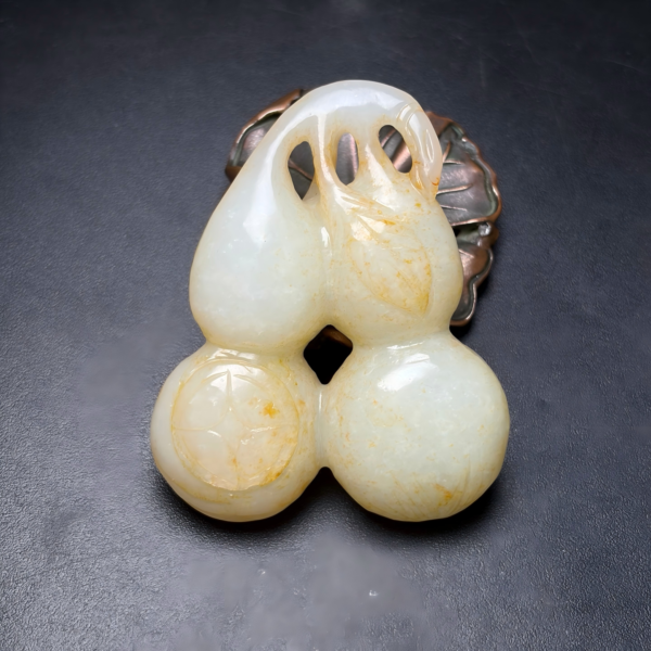 Heitan jade wine flask pendant