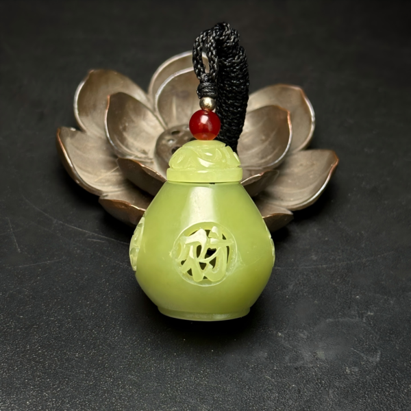 Heitan Jade Bottle-shaped Perfume Bag