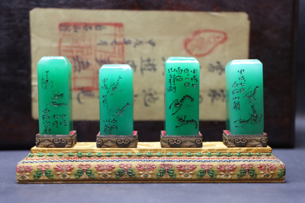 Four-piece set of yellowish-green field shrimp